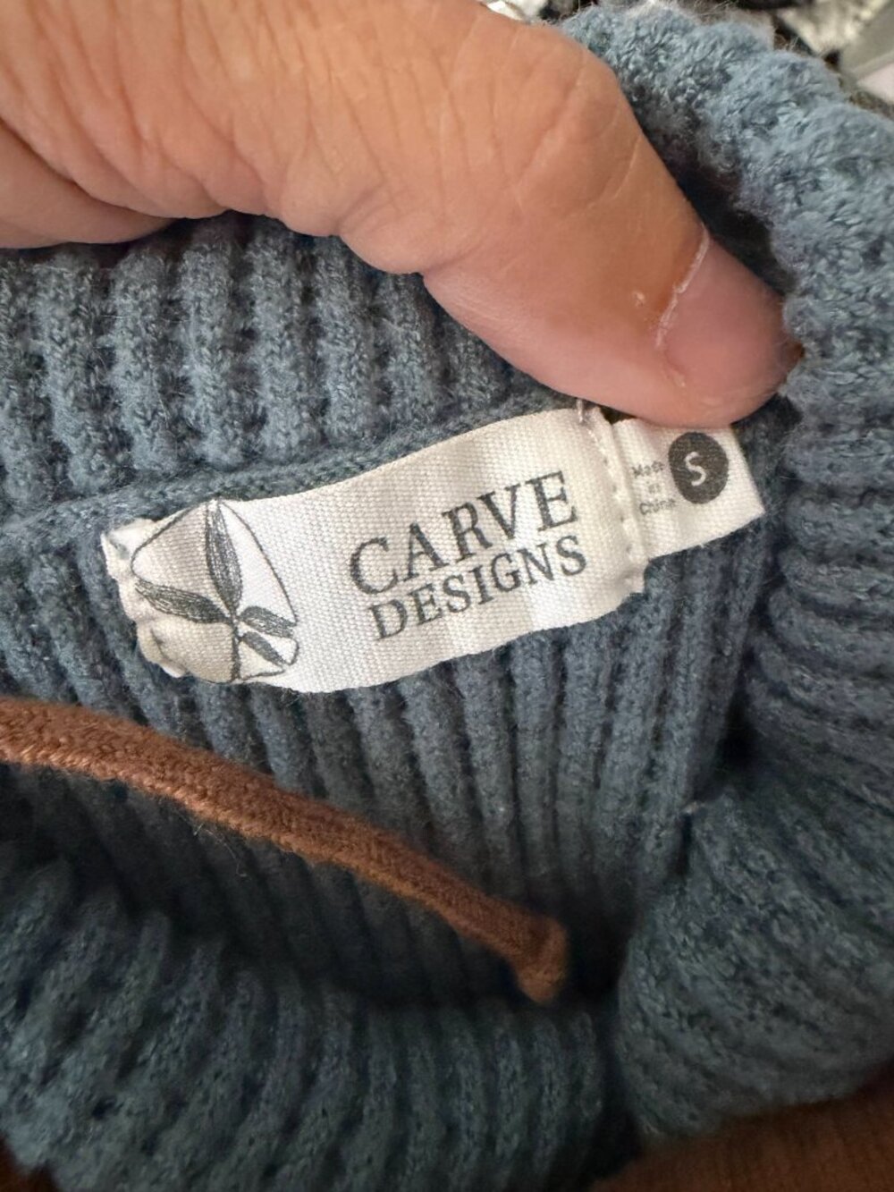 Carve Designs Lightweight draw-string sweater - Size S - Picture 4 of 5